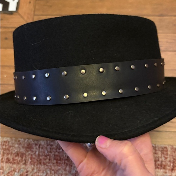 Hat - Picture 2 of 5